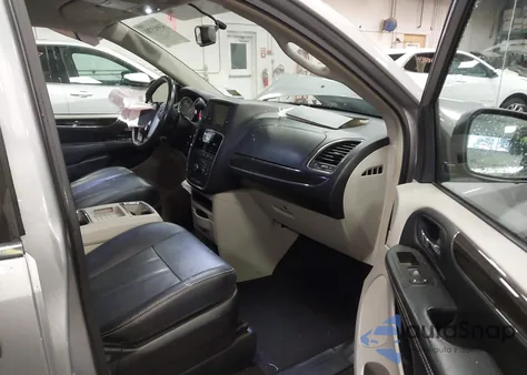 2016 Chrysler Town & Country Touring from USA, damaged, VIN 2C4RC1BG0GR294997